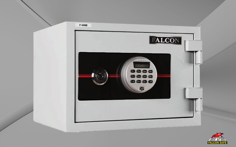 Read more about the article The Difference Between A Safe Deposit Box & Safe Box